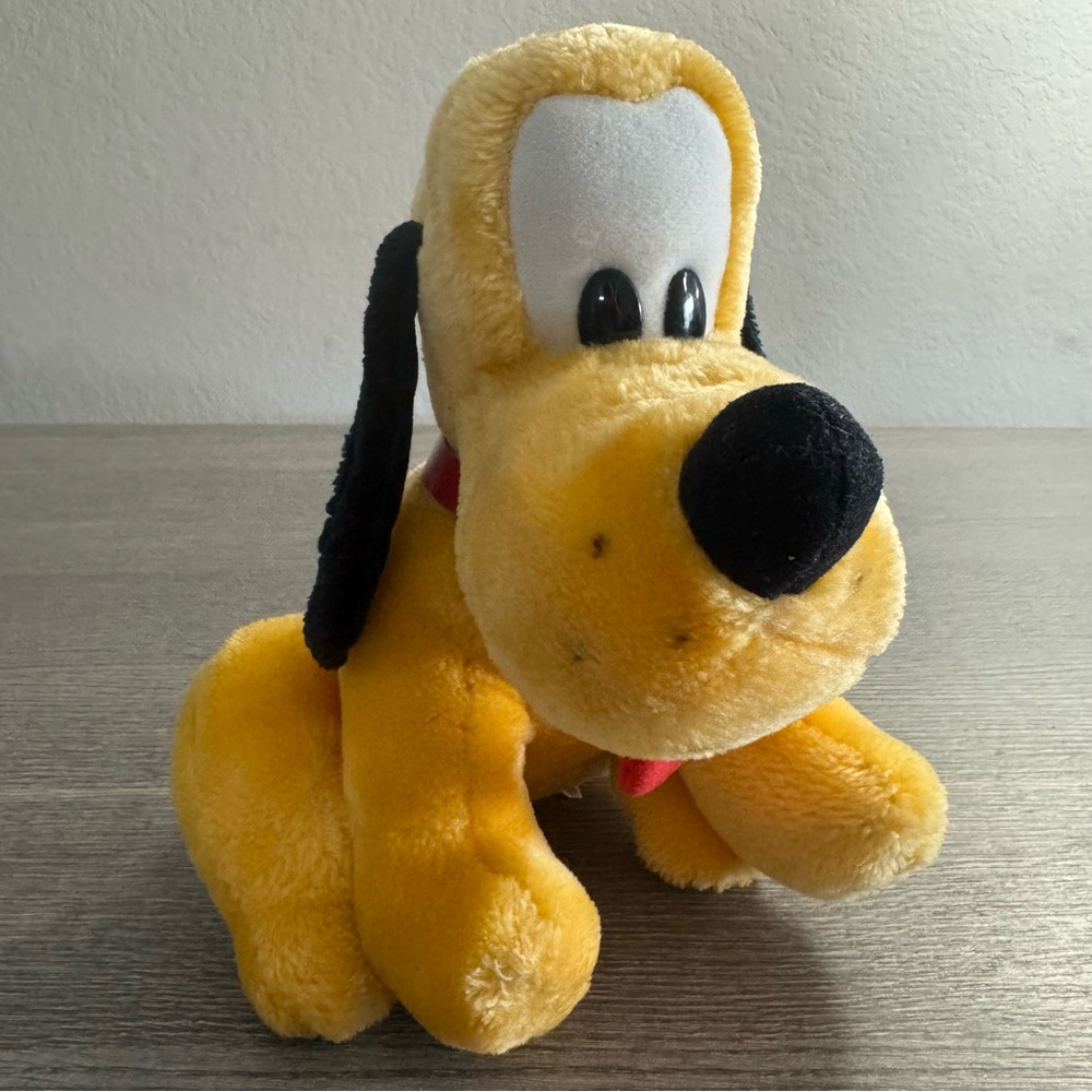 Disneyland Walt Disney World Vintage Pluto Plush Stuffed 10” Sitting Dog